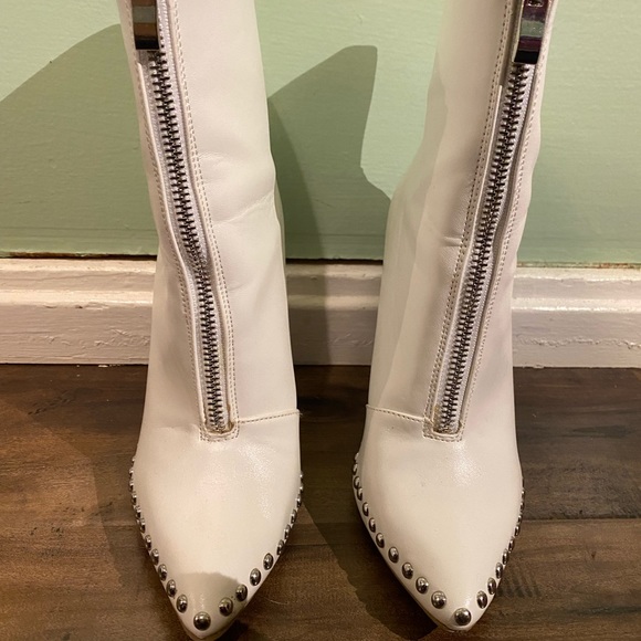 Used white booties 5.5 - Picture 3 of 4